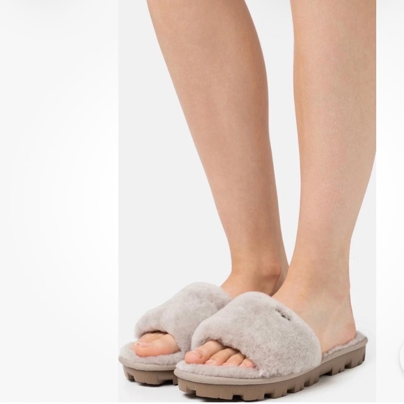UGG Cozette Genuine Shearling Slipper - Picture 3 of 5